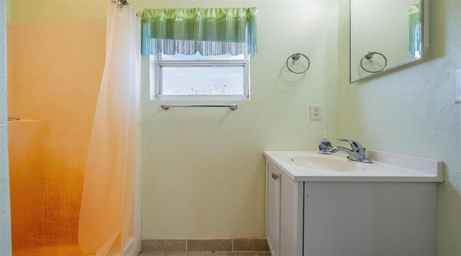 In-Law Suite - Full Bathroom