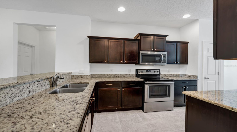 St Cloud, Florida 34769, 3 Bedroom Bedrooms, ,2 Bathroombathrooms,Residential,For Sale,Poolside,0,Mfro6419191