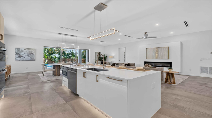 Sarasota, Florida 34239, 5 Bedroom Bedrooms, ,5 Bathroombathrooms,Residential,For Sale,Hillview,0,Mfra4703714