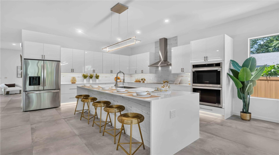 Sarasota, Florida 34239, 5 Bedroom Bedrooms, ,5 Bathroombathrooms,Residential,For Sale,Hillview,0,Mfra4703714