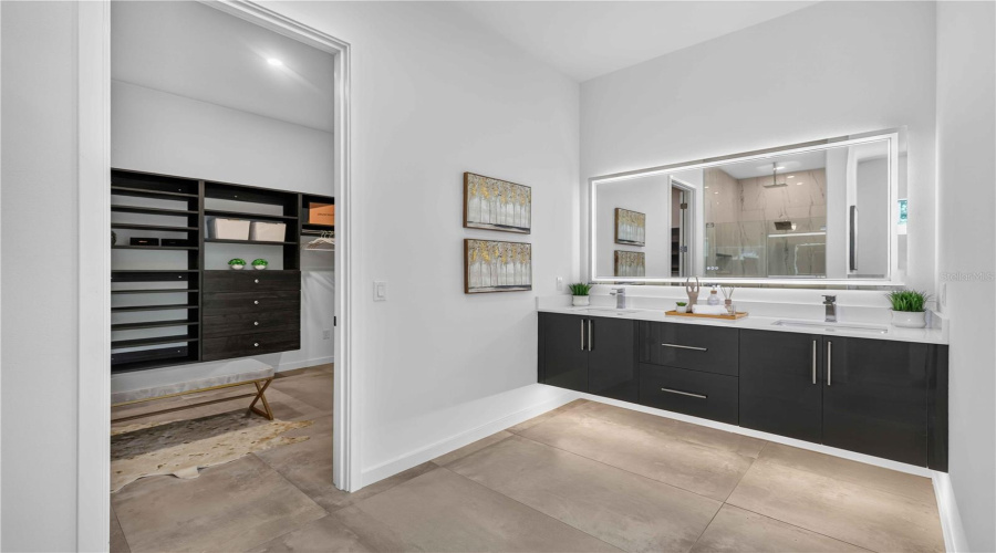 Sarasota, Florida 34239, 5 Bedroom Bedrooms, ,5 Bathroombathrooms,Residential,For Sale,Hillview,0,Mfra4703714