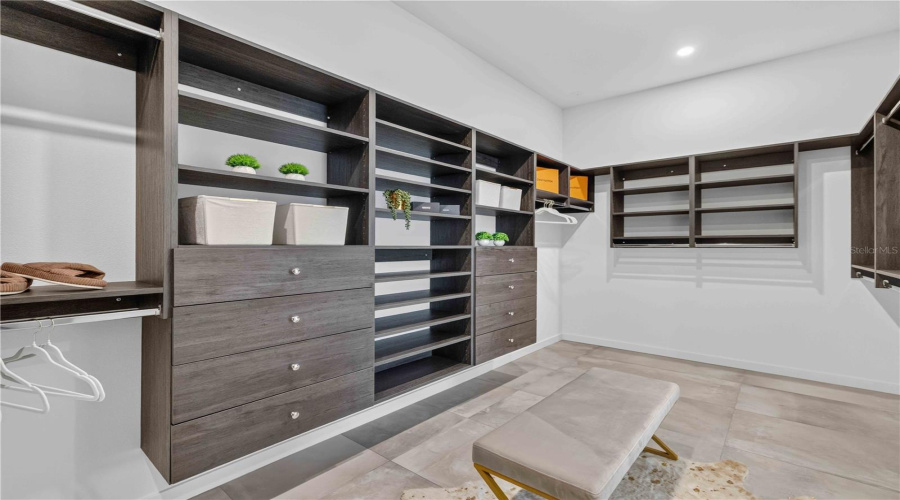 Sarasota, Florida 34239, 5 Bedroom Bedrooms, ,5 Bathroombathrooms,Residential,For Sale,Hillview,0,Mfra4703714