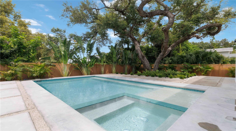 Sarasota, Florida 34239, 5 Bedroom Bedrooms, ,5 Bathroombathrooms,Residential,For Sale,Hillview,0,Mfra4703714