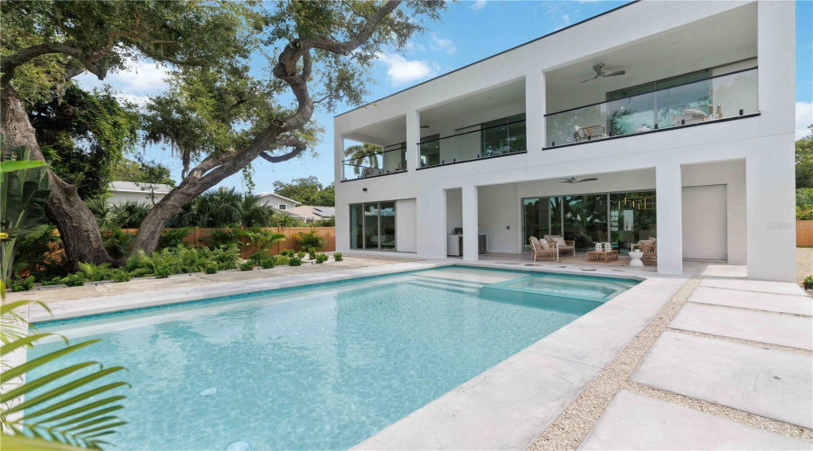 Sarasota, Florida 34239, 5 Bedroom Bedrooms, ,5 Bathroombathrooms,Residential,For Sale,Hillview,0,Mfra4703714