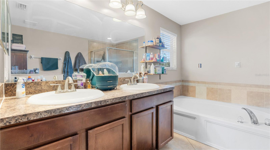 Ruskin, Florida 33573, 3 Bedroom Bedrooms, ,2 Bathroombathrooms,Residential,For Sale,Maroon Peak,0,Mfrtb8542579
