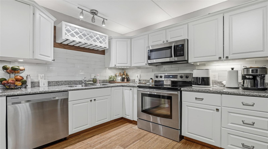 Tampa, Florida 33614, 1 Bedroom Bedrooms, ,1 Bathroombathrooms,Residential,For Sale,Michael,0,Mfrtb8538668