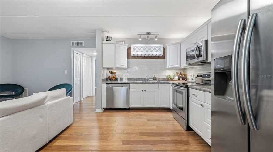 Tampa, Florida 33614, 1 Bedroom Bedrooms, ,1 Bathroombathrooms,Residential,For Sale,Michael,0,Mfrtb8538668