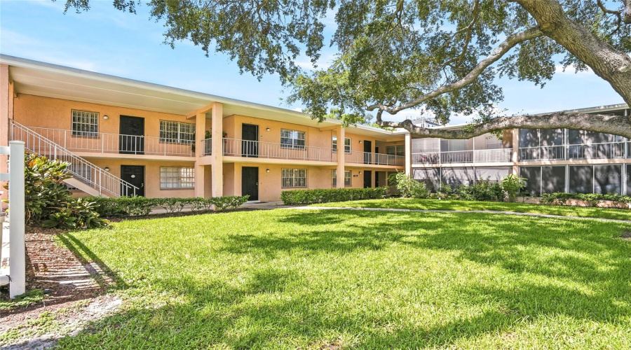 Tampa, Florida 33614, 1 Bedroom Bedrooms, ,1 Bathroombathrooms,Residential,For Sale,Michael,0,Mfrtb8538668