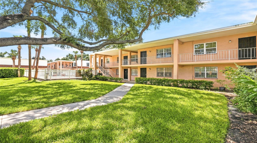Tampa, Florida 33614, 1 Bedroom Bedrooms, ,1 Bathroombathrooms,Residential,For Sale,Michael,0,Mfrtb8538668