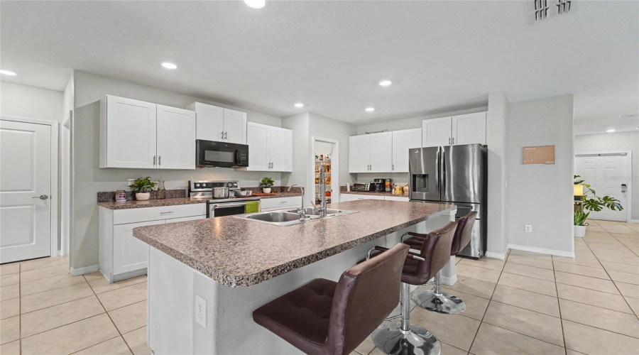 Sun City Center, Florida 33573, 6 Bedroom Bedrooms, ,3 Bathroombathrooms,Residential,For Sale,Eternal Prince,0,Mfrtb8541612