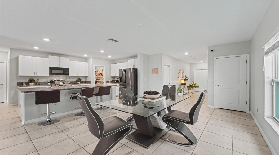 Sun City Center, Florida 33573, 6 Bedroom Bedrooms, ,3 Bathroombathrooms,Residential,For Sale,Eternal Prince,0,Mfrtb8541612