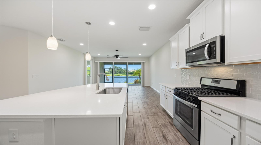 Sarasota, Florida 34238, 2 Bedroom Bedrooms, ,2 Bathroombathrooms,Residential,For Sale,Rain Song,0,Mfra4701048