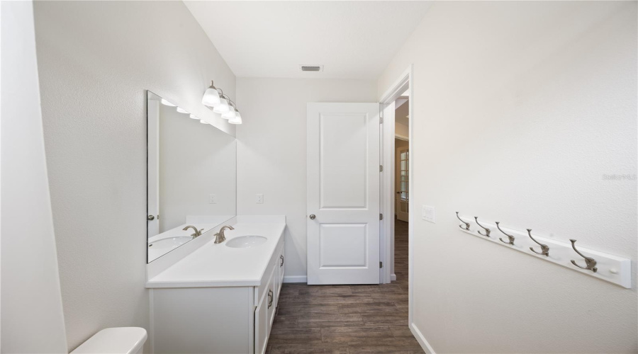 Sarasota, Florida 34238, 2 Bedroom Bedrooms, ,2 Bathroombathrooms,Residential,For Sale,Rain Song,0,Mfra4701048