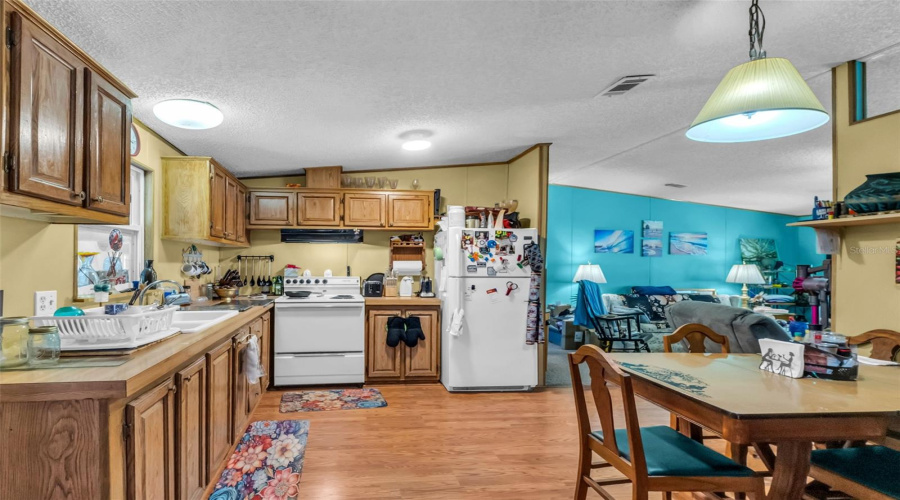 Okeechobee, Florida 34974, 3 Bedroom Bedrooms, ,2 Bathroombathrooms,Residential,For Sale,9Th,0,Mfro6434859