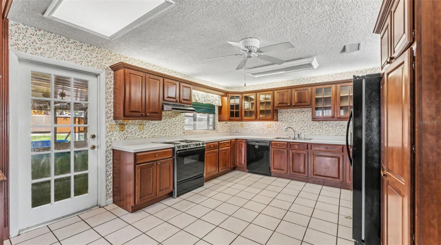 Lakeland, Florida 33813, 3 Bedroom Bedrooms, ,2 Bathroombathrooms,Residential,For Sale,Dooley,0,Mfrl4964518