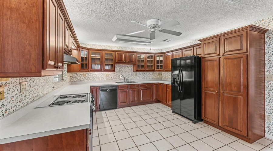 Lakeland, Florida 33813, 3 Bedroom Bedrooms, ,2 Bathroombathrooms,Residential,For Sale,Dooley,0,Mfrl4964518