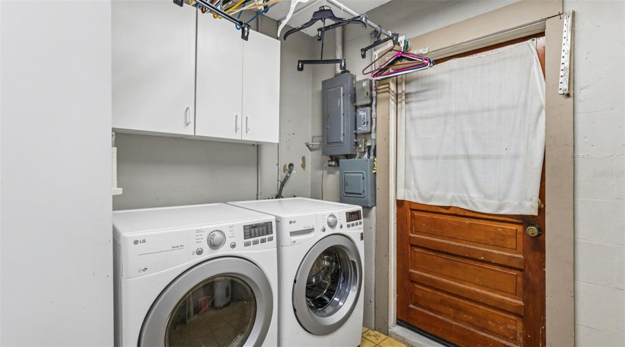 Lakeland, Florida 33813, 3 Bedroom Bedrooms, ,2 Bathroombathrooms,Residential,For Sale,Dooley,0,Mfrl4964518
