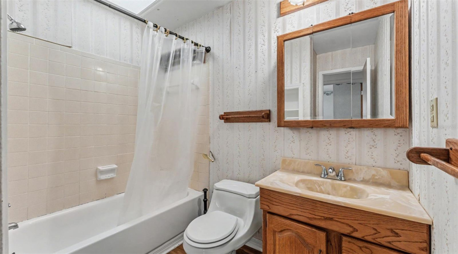 Lakeland, Florida 33813, 3 Bedroom Bedrooms, ,2 Bathroombathrooms,Residential,For Sale,Dooley,0,Mfrl4964518