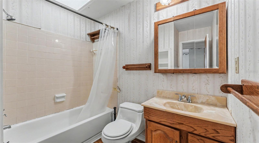Lakeland, Florida 33813, 3 Bedroom Bedrooms, ,2 Bathroombathrooms,Residential,For Sale,Dooley,0,Mfrl4964518