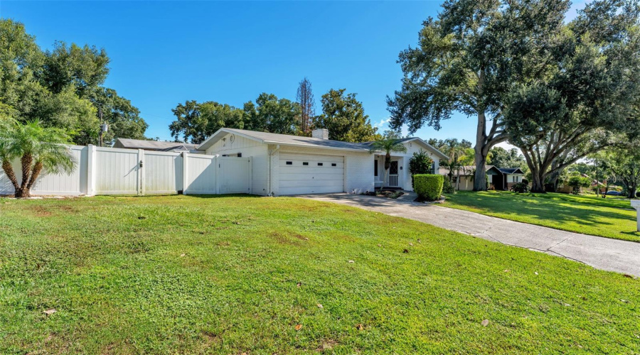 Lakeland, Florida 33813, 3 Bedroom Bedrooms, ,2 Bathroombathrooms,Residential,For Sale,Dooley,0,Mfrl4964518