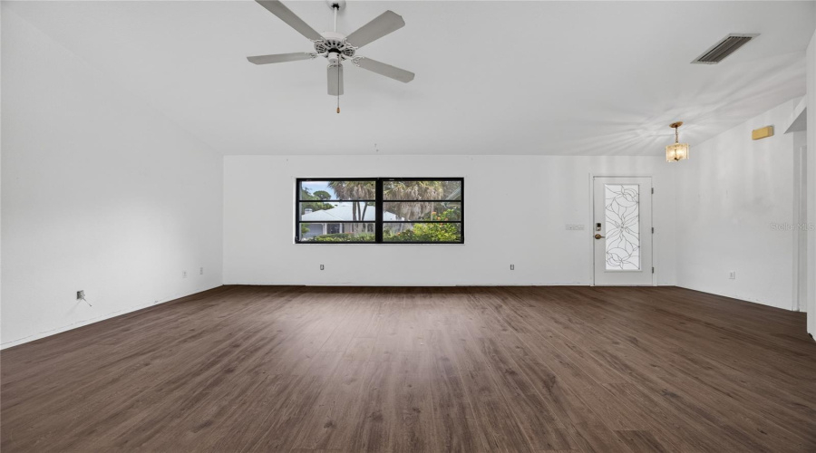 Port Charlotte, Florida 33948, 3 Bedroom Bedrooms, ,2 Bathroombathrooms,Residential,For Sale,Conmore,0,Mfrc7529901