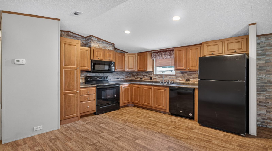 Lakeland, Florida 33803, 2 Bedroom Bedrooms, ,2 Bathroombathrooms,Residential,For Sale,Eva,0,Mfrtb8542219