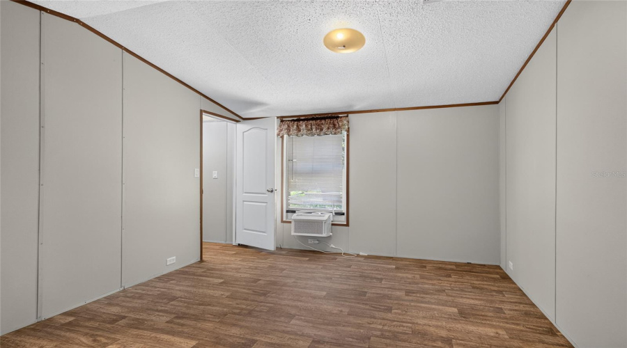 Lakeland, Florida 33803, 2 Bedroom Bedrooms, ,2 Bathroombathrooms,Residential,For Sale,Eva,0,Mfrtb8542219