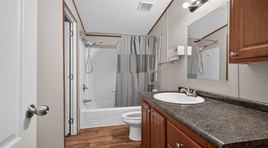 Lakeland, Florida 33803, 2 Bedroom Bedrooms, ,2 Bathroombathrooms,Residential,For Sale,Eva,0,Mfrtb8542219