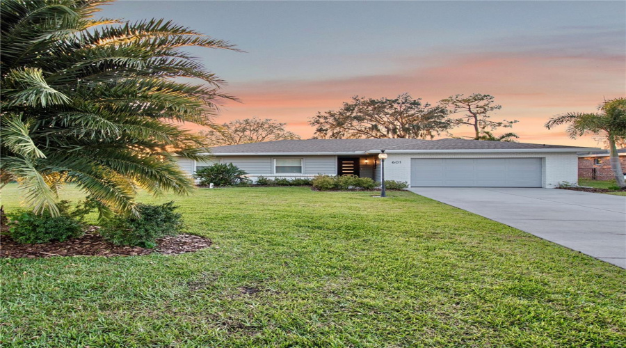Winter Haven, Florida 33881, 3 Bedroom Bedrooms, ,2 Bathroombathrooms,Residential,For Sale,Lake Pansy,0,Mfrp4937480