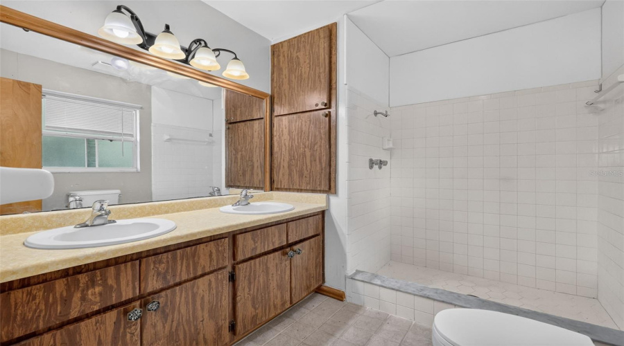 Eustis, Florida 32726, 4 Bedroom Bedrooms, ,2 Bathroombathrooms,Residential,For Sale,Hermosa,0,Mfrg5116979