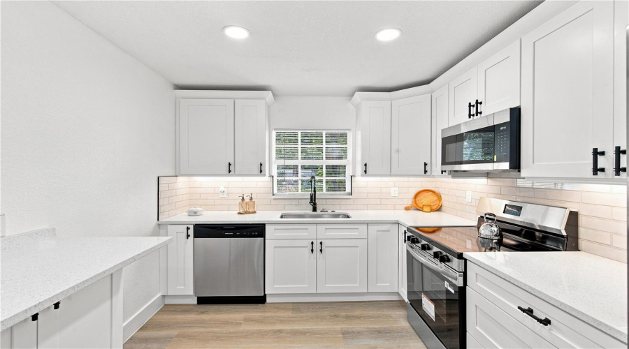 Tampa, Florida 33619, 3 Bedroom Bedrooms, ,1 Bathroombathrooms,Residential,For Sale,72Nd,0,Mfrtb8542496