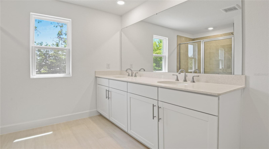 Mount Dora, Florida 32757, 5 Bedroom Bedrooms, ,3 Bathroombathrooms,Residential,For Sale,Deer Ridge,0,Mfrs5115712