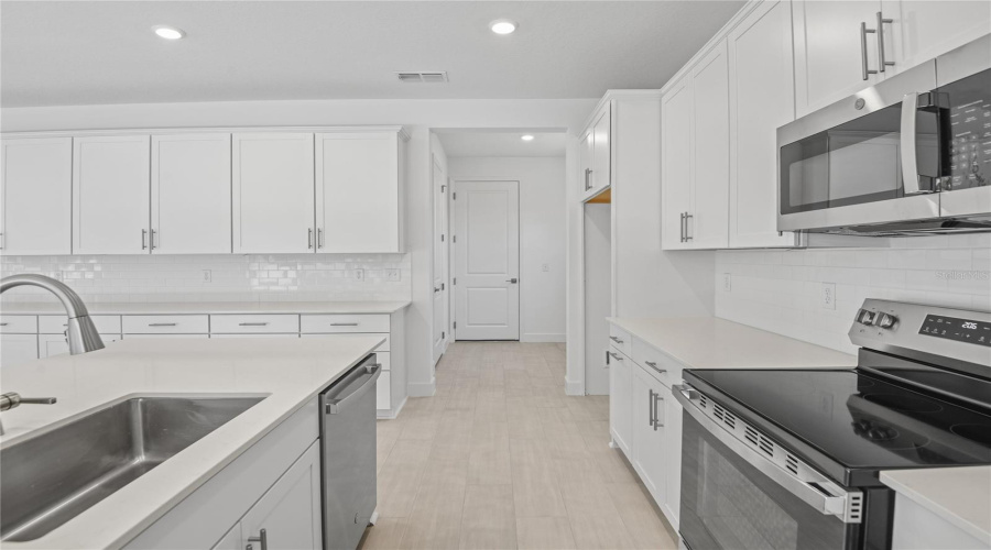 Mount Dora, Florida 32757, 5 Bedroom Bedrooms, ,3 Bathroombathrooms,Residential,For Sale,Deer Ridge,0,Mfrs5115712