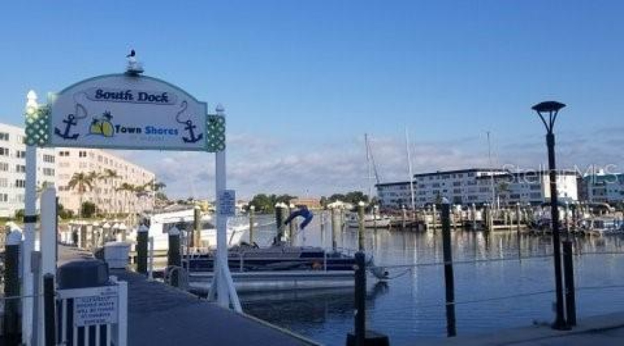 Gulfport, Florida 33707, 2 Bedroom Bedrooms, ,2 Bathroombathrooms,Residential,For Sale,Shore,0,Mfrtb8479048