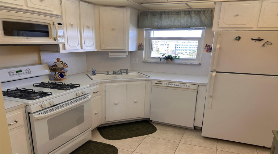 Gulfport, Florida 33707, 2 Bedroom Bedrooms, ,2 Bathroombathrooms,Residential,For Sale,Shore,0,Mfrtb8479048
