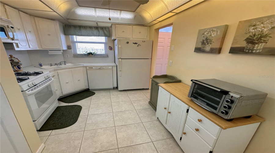Gulfport, Florida 33707, 2 Bedroom Bedrooms, ,2 Bathroombathrooms,Residential,For Sale,Shore,0,Mfrtb8479048