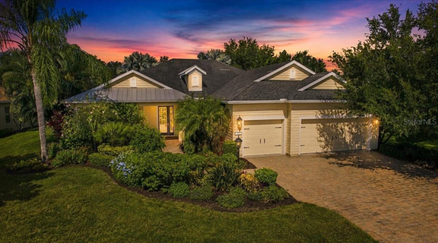 Bradenton, Florida 34211, 3 Bedroom Bedrooms, ,3 Bathroombathrooms,Residential,For Sale,Seneca Park,0,Mfra4703932