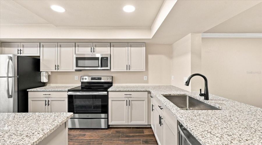 Granite Countertops &Amp; Stainless Steel Appliances