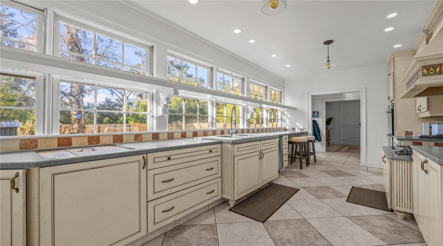 High Springs, Florida 32643, 4 Bedroom Bedrooms, ,3 Bathroombathrooms,Residential,For Sale,Us Highway 27,0,Mfrgc542289
