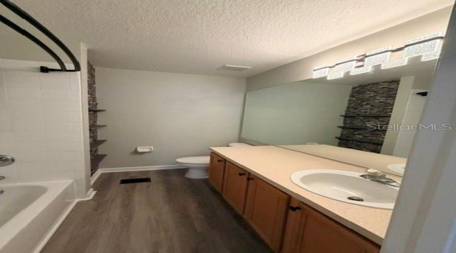 Lake Mary, Florida 32746, 2 Bedroom Bedrooms, ,2 Bathroombathrooms,Residential,For Sale,Vineland,0,Mfro6436516