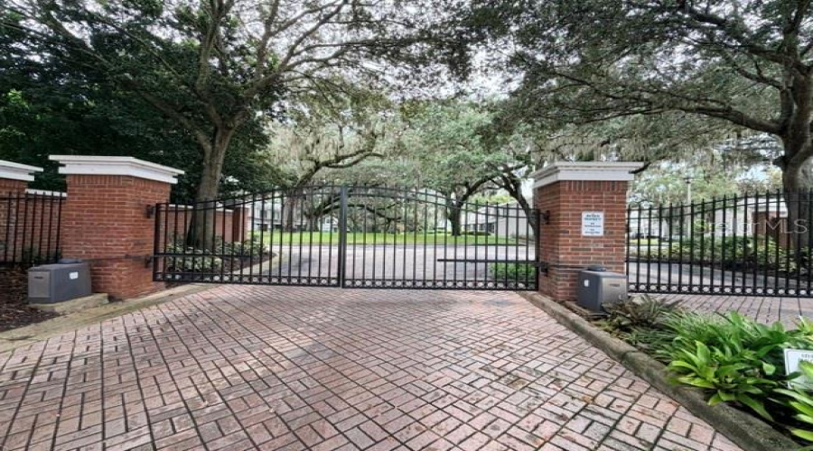 Lake Mary, Florida 32746, 2 Bedroom Bedrooms, ,2 Bathroombathrooms,Residential,For Sale,Vineland,0,Mfro6436516