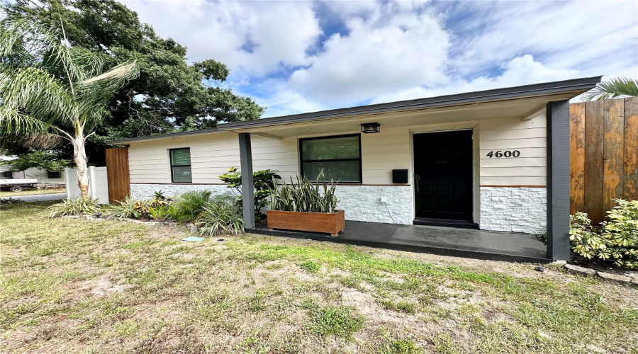St Petersburg, Florida 33713, 2 Bedroom Bedrooms, ,1 Bathroombathrooms,Residential,For Sale,30Th,0,Mfrtb8522681