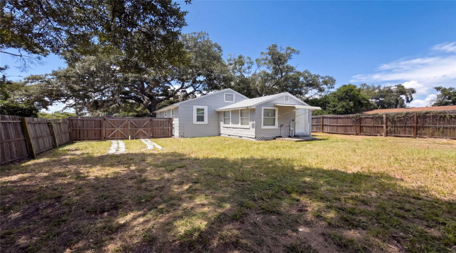 Tampa, Florida 33604, 3 Bedroom Bedrooms, ,1 Bathroombathrooms,Residential,For Sale,18Th,0,Mfro6436636