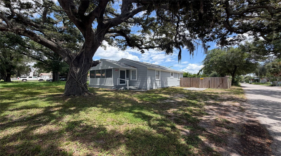 Tampa, Florida 33604, 3 Bedroom Bedrooms, ,1 Bathroombathrooms,Residential,For Sale,18Th,0,Mfro6436636