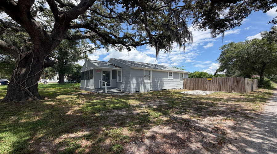 Tampa, Florida 33604, 3 Bedroom Bedrooms, ,1 Bathroombathrooms,Residential,For Sale,18Th,0,Mfro6436636