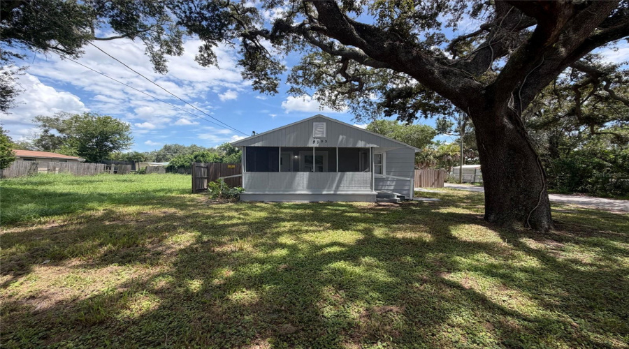 Tampa, Florida 33604, 3 Bedroom Bedrooms, ,1 Bathroombathrooms,Residential,For Sale,18Th,0,Mfro6436636
