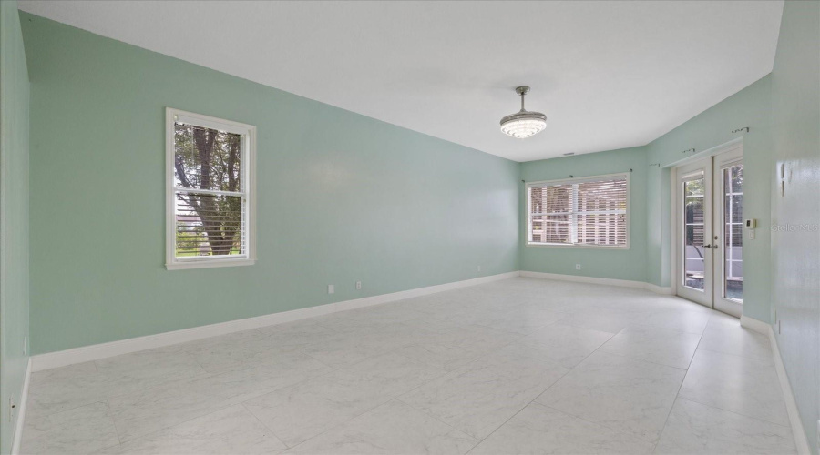 Gulfport, Florida 33707, 4 Bedroom Bedrooms, ,3 Bathroombathrooms,Residential,For Sale,Skimmer Point,0,Mfrtb8542125