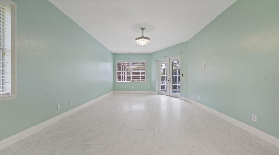 Gulfport, Florida 33707, 4 Bedroom Bedrooms, ,3 Bathroombathrooms,Residential,For Sale,Skimmer Point,0,Mfrtb8542125