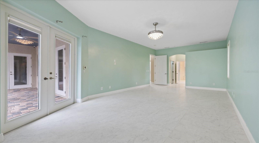 Gulfport, Florida 33707, 4 Bedroom Bedrooms, ,3 Bathroombathrooms,Residential,For Sale,Skimmer Point,0,Mfrtb8542125