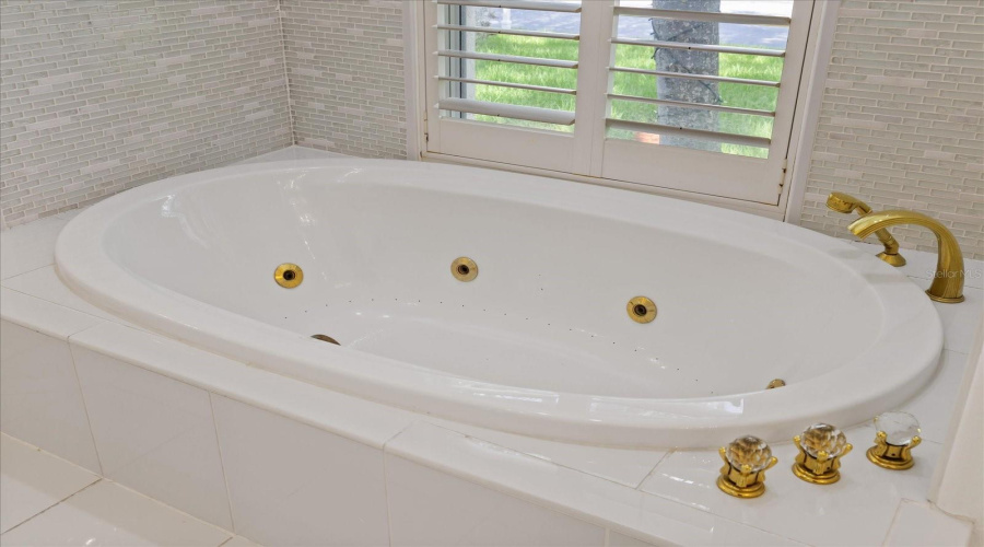 Gulfport, Florida 33707, 4 Bedroom Bedrooms, ,3 Bathroombathrooms,Residential,For Sale,Skimmer Point,0,Mfrtb8542125